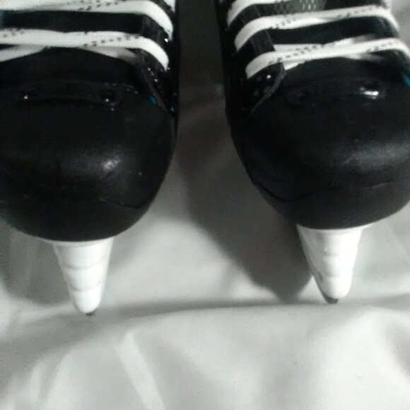 Bauer youth hockey skates - Picture 3 of 9